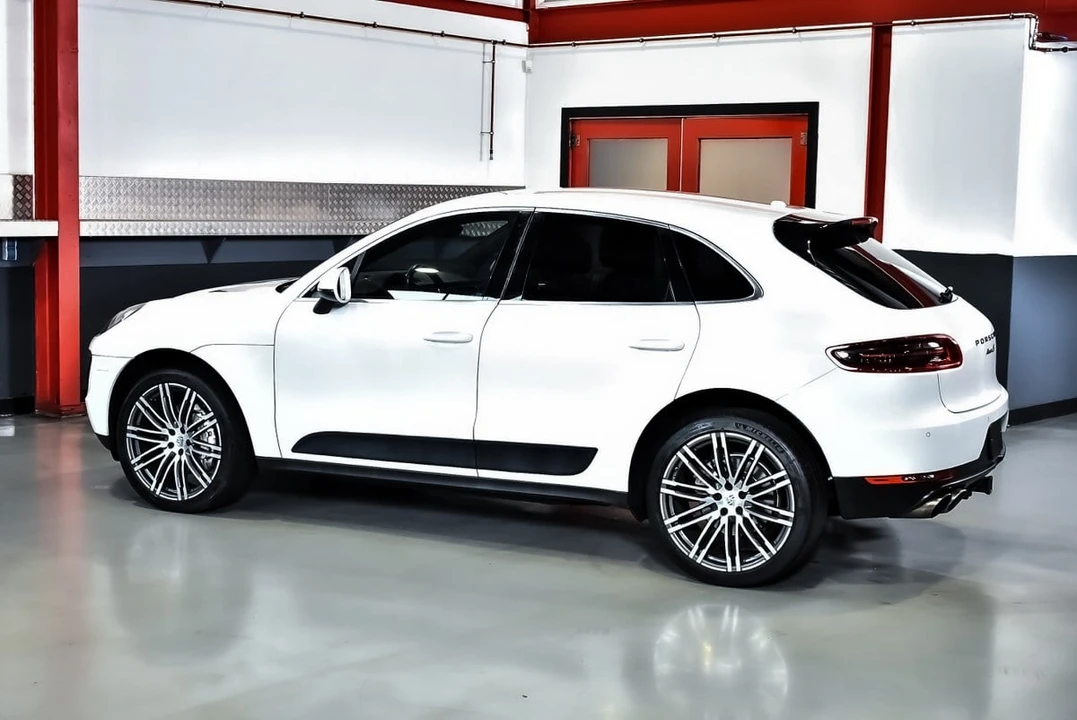2015 Porsche Macan S - Image 24 of 30
