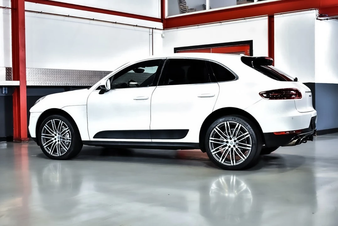 2015 Porsche Macan S - Image 25 of 30