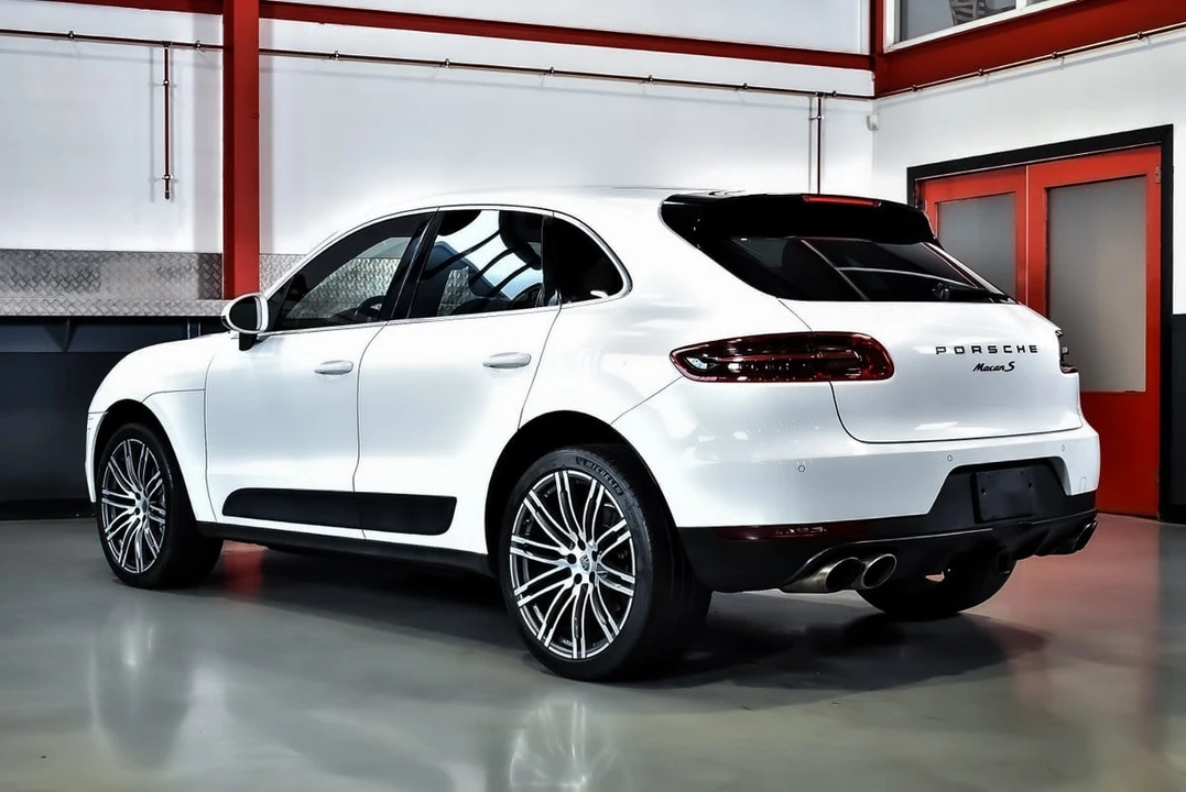 2015 Porsche Macan S - Image 23 of 30