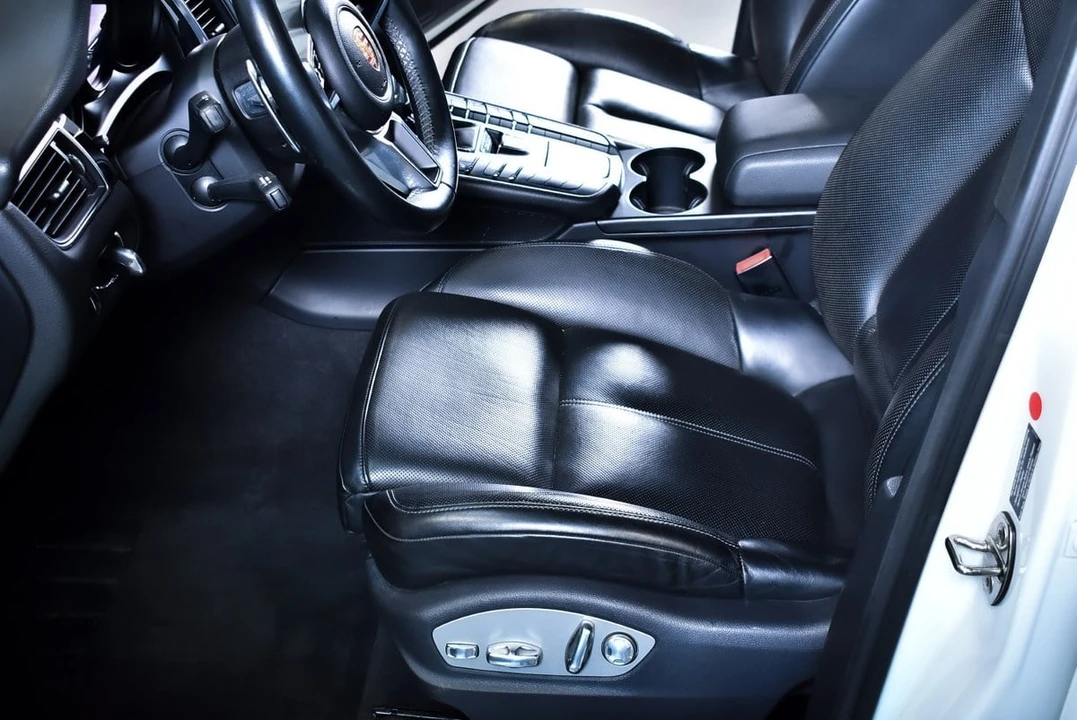 2015 Porsche Macan S - Image 29 of 30