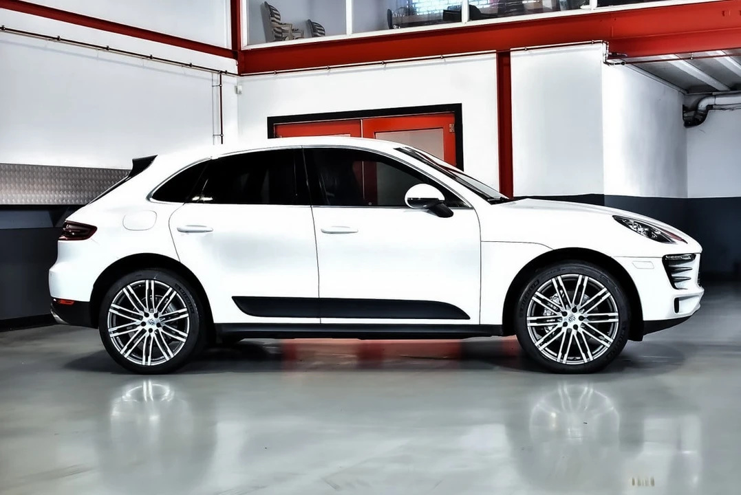2015 Porsche Macan S - Image 16 of 30