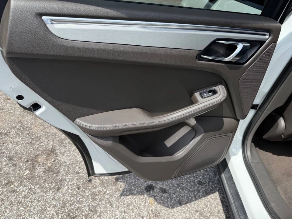 2015 Porsche Macan S - Image 17 of 27