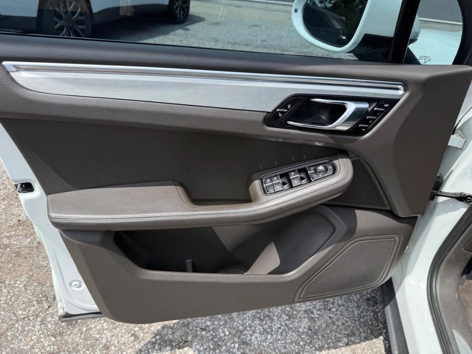 2015 Porsche Macan S - Image 13 of 27