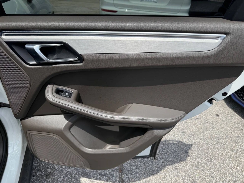 2015 Porsche Macan S - Image 23 of 27
