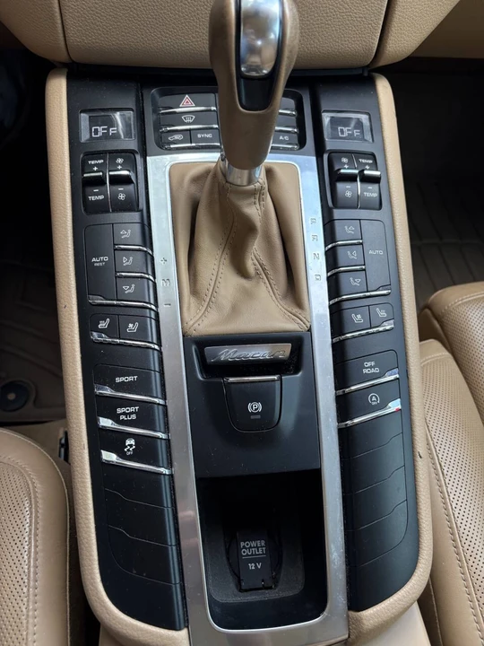 2015 Porsche Macan S - Image 12 of 18