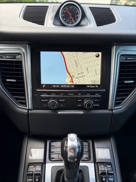 2015 Porsche Macan S - Image 15 of 21