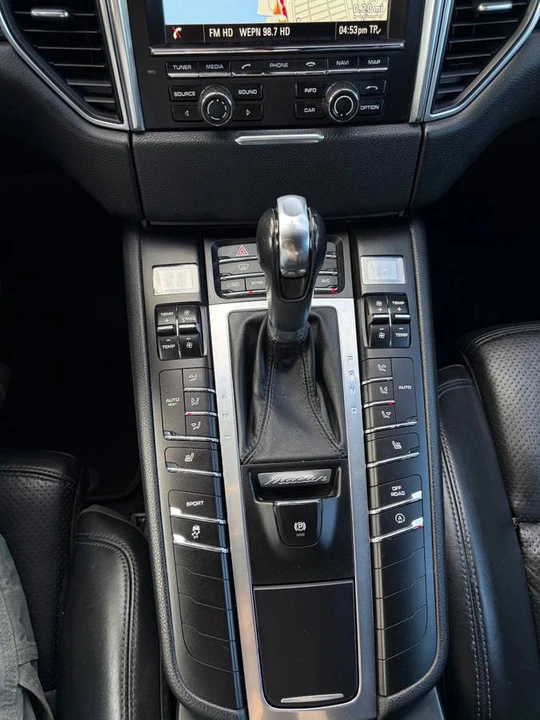 2015 Porsche Macan S - Image 17 of 21