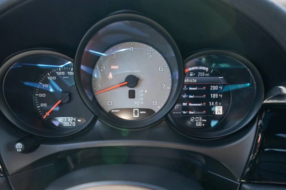 2015 Porsche Macan S - Image 16 of 24
