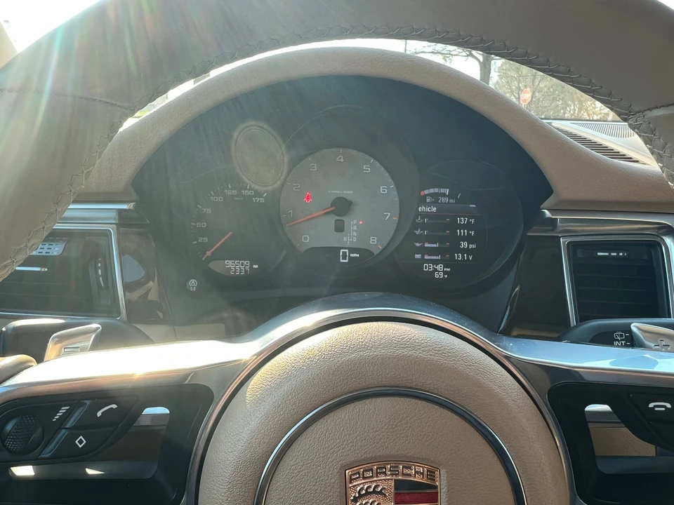 2015 Porsche Macan S - Image 10 of 31