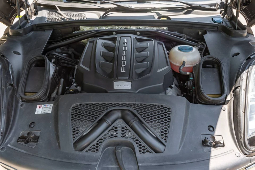 2015 Porsche Macan S - Image 12 of 24