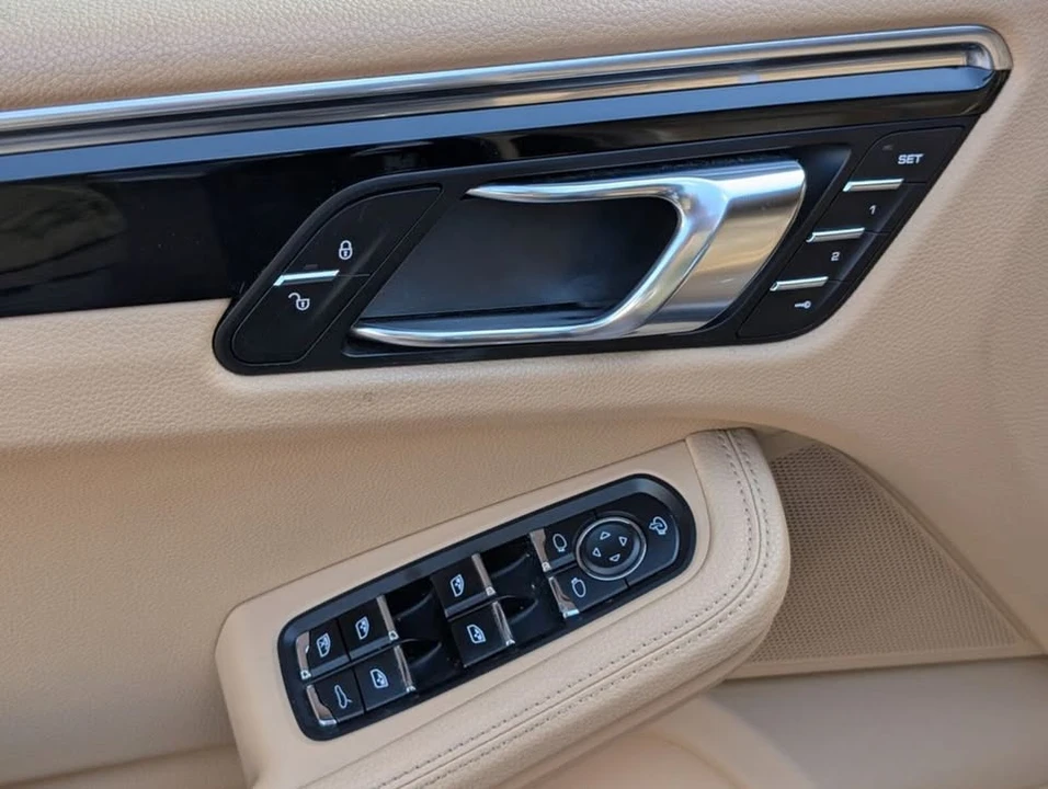 2015 Porsche Macan S - Image 18 of 20