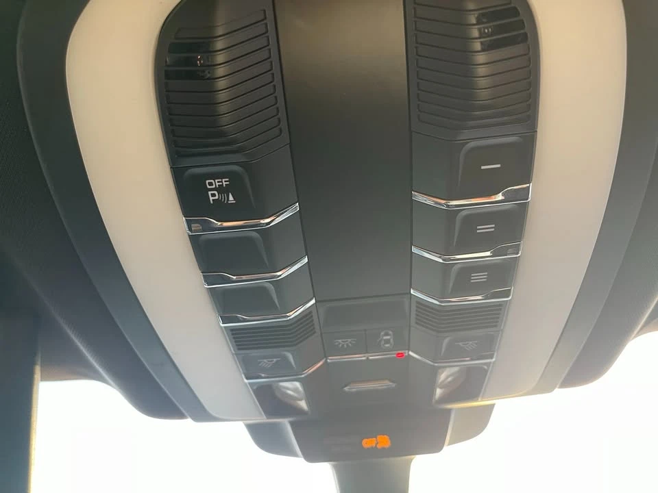 2015 Porsche Macan S - Image 19 of 20
