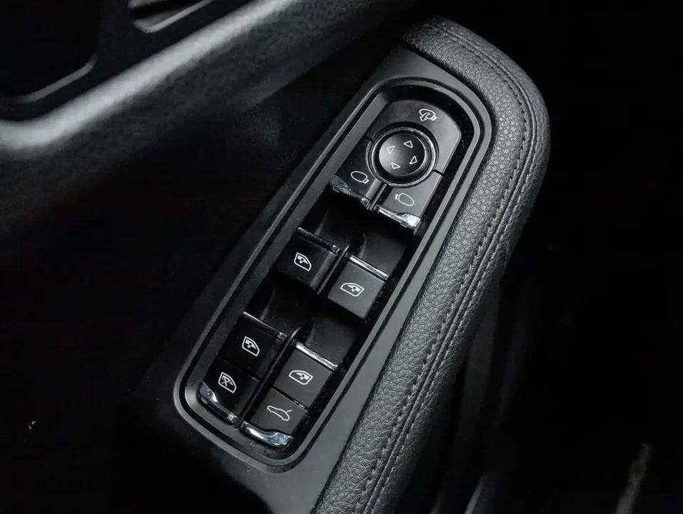 2015 Porsche Macan S - Image 16 of 20