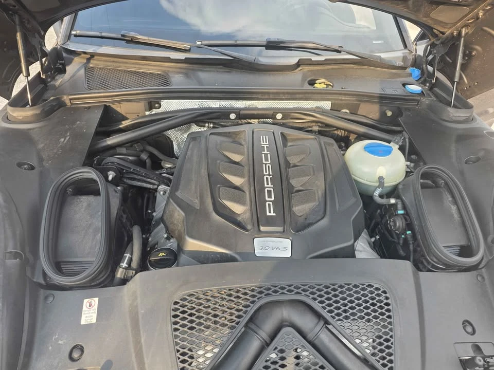 2015 Porsche Macan S - Image 15 of 20