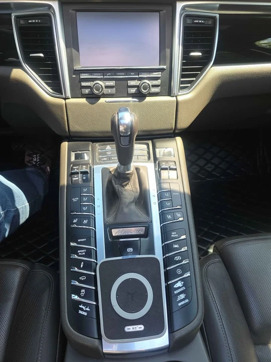 2015 Porsche Macan S - Image 8 of 18