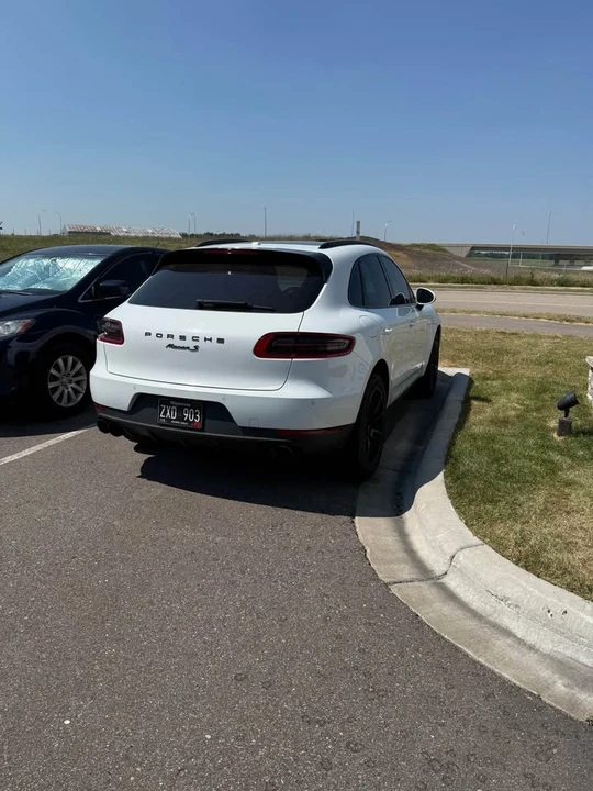 2015 Porsche Macan S - Image 2 of 7