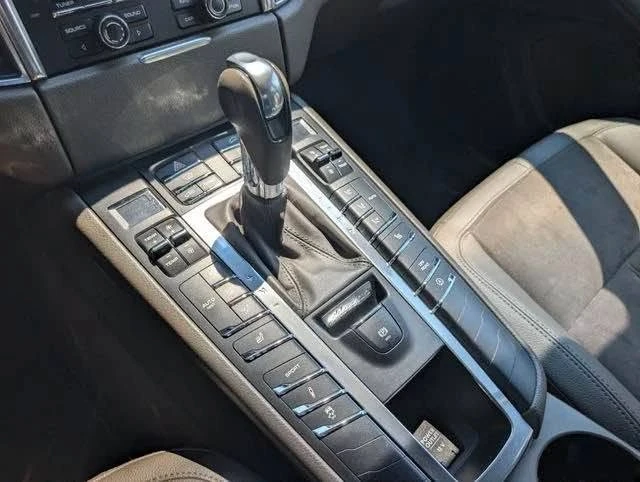 2015 Porsche Macan S - Image 17 of 20