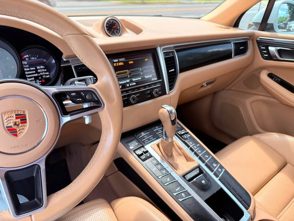 2015 Porsche Macan S - Image 13 of 16