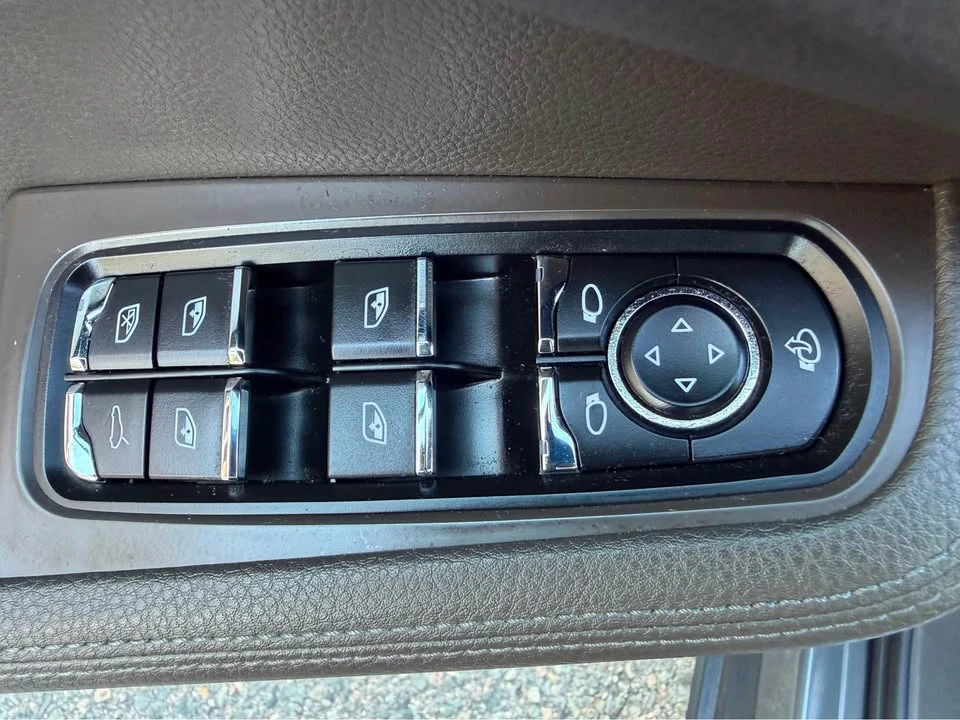 2015 Porsche Macan S - Image 13 of 20