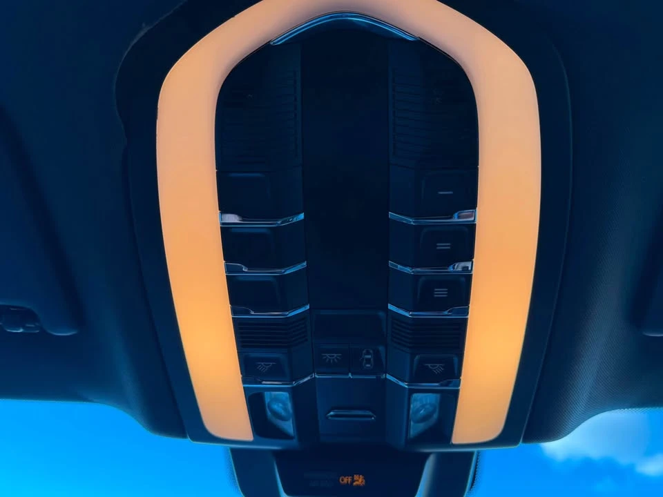2015 Porsche Macan S - Image 10 of 20