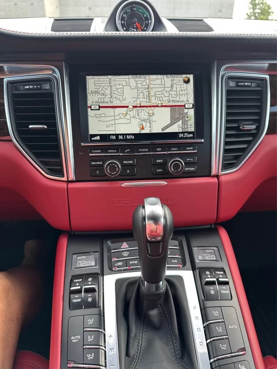 2015 Porsche Macan S - Image 12 of 20