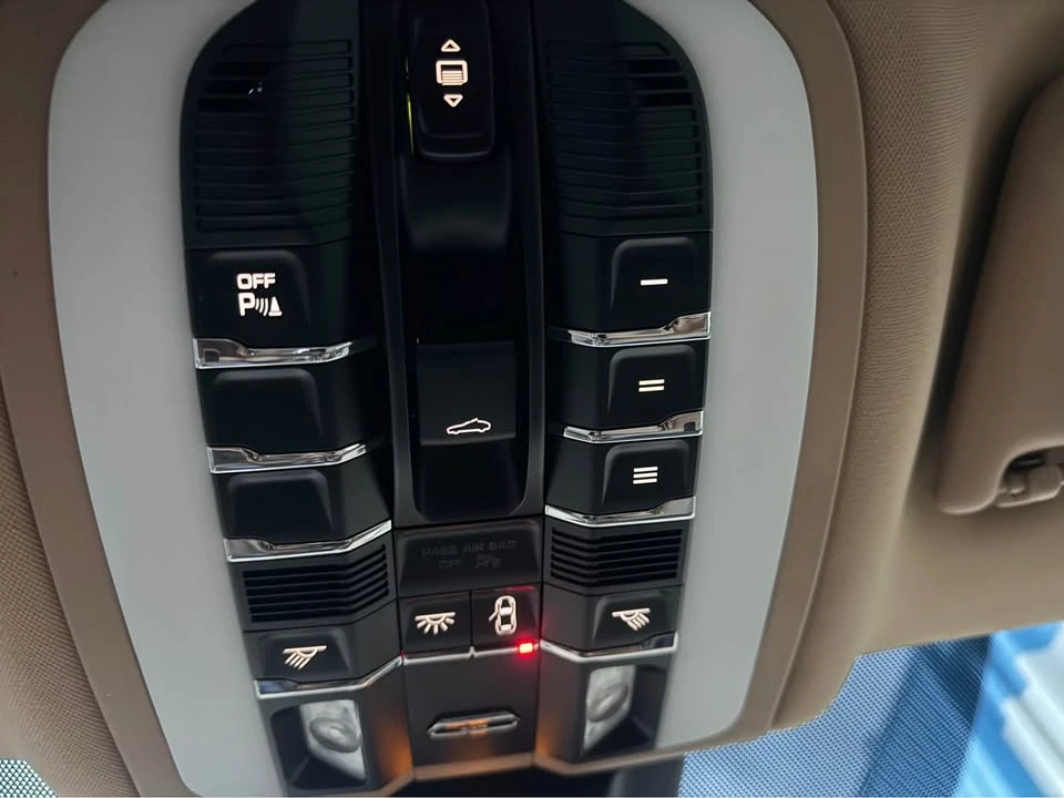 2015 Porsche Macan S - Image 16 of 20