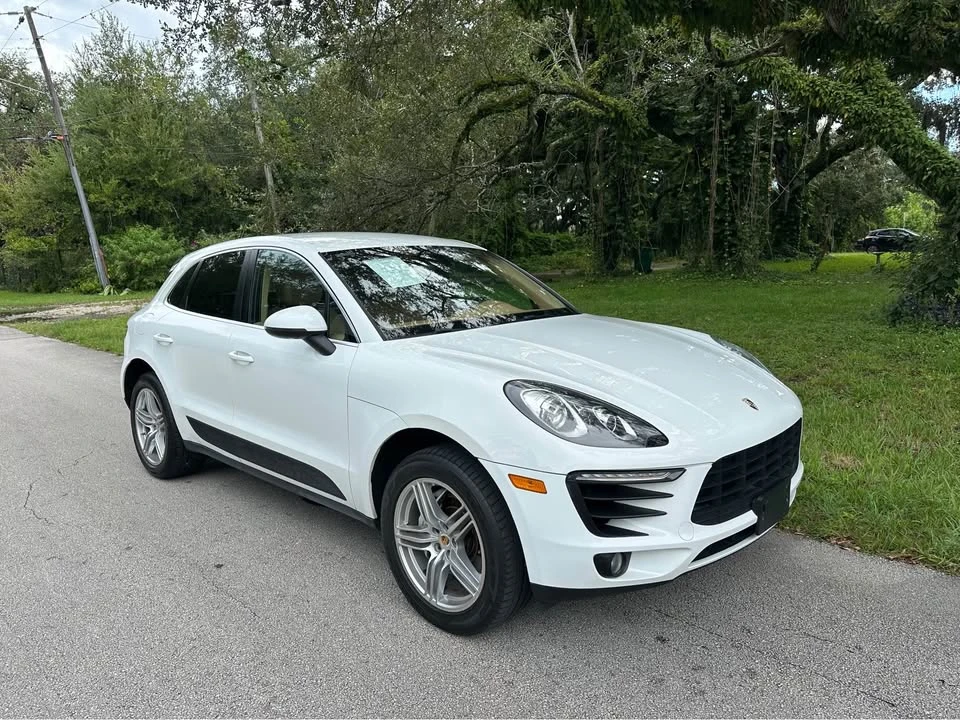 2015 Porsche Macan S - Image 2 of 9