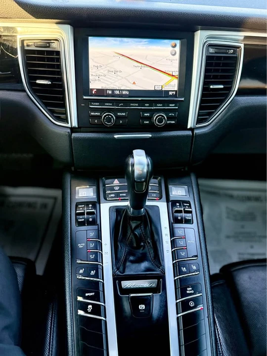 2015 Porsche Macan S - Image 12 of 16