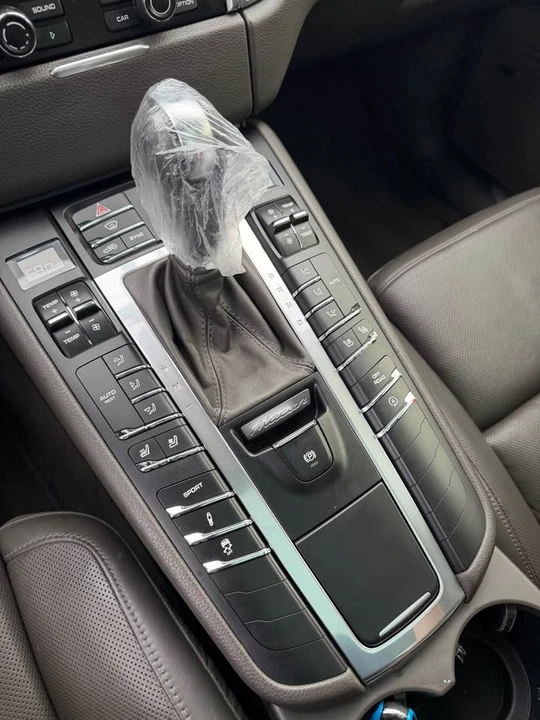 2015 Porsche Macan S - Image 16 of 20
