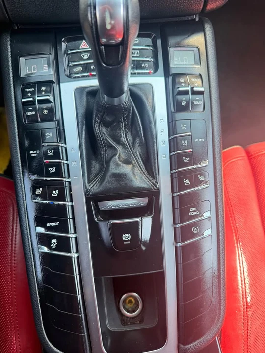 2015 Porsche Macan S - Image 13 of 20