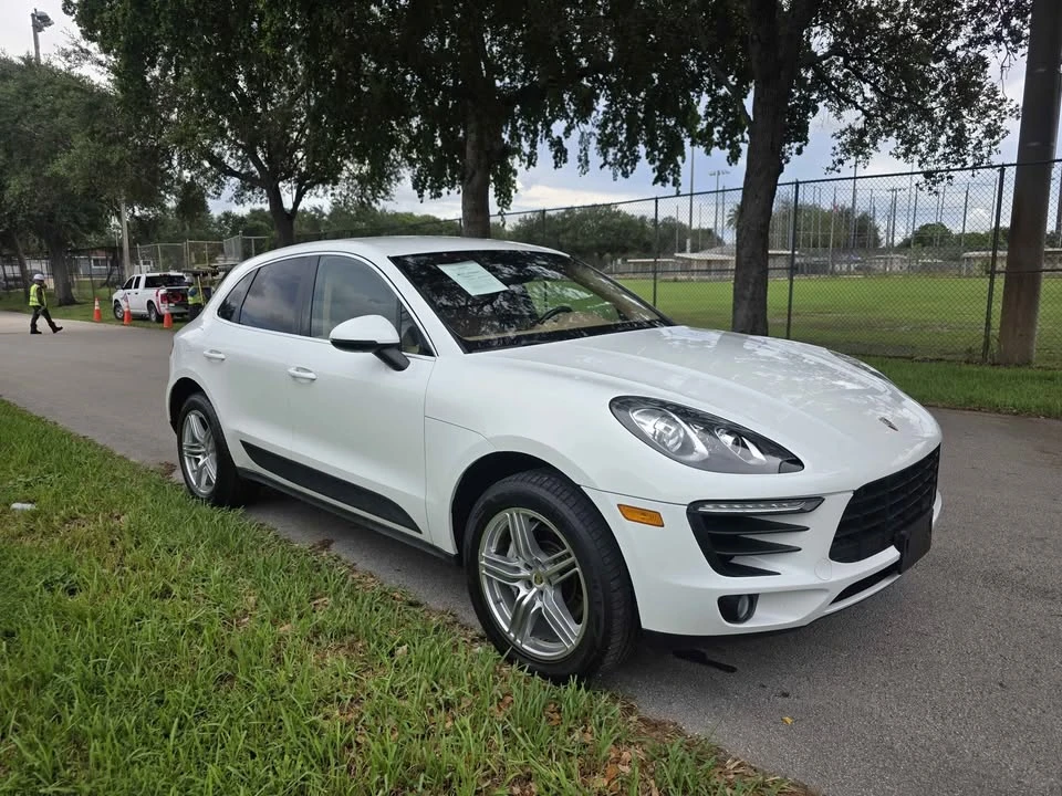 2015 Porsche Macan S - Image 2 of 9