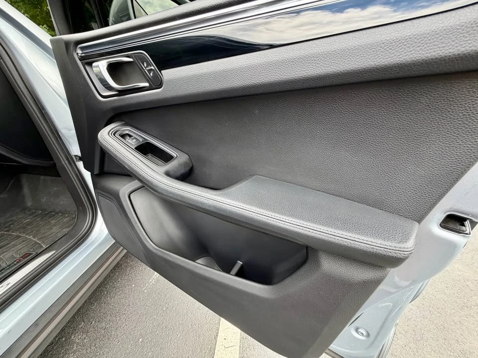 2015 Porsche Macan S - Image 16 of 18