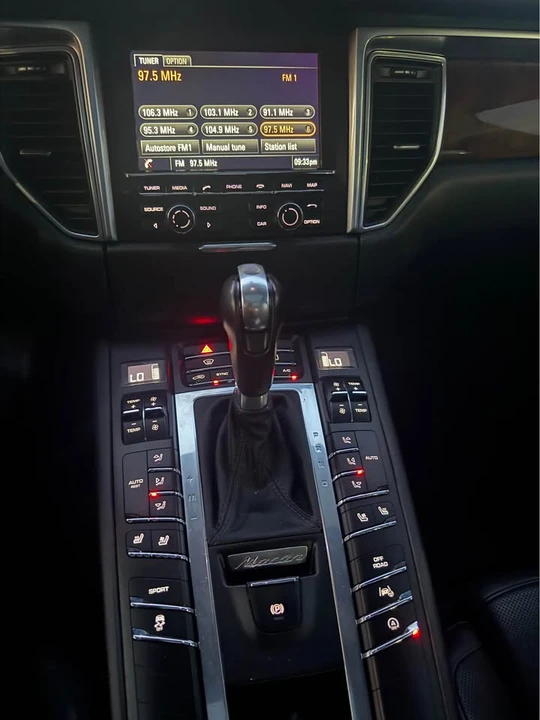 2015 Porsche Macan S - Image 17 of 18