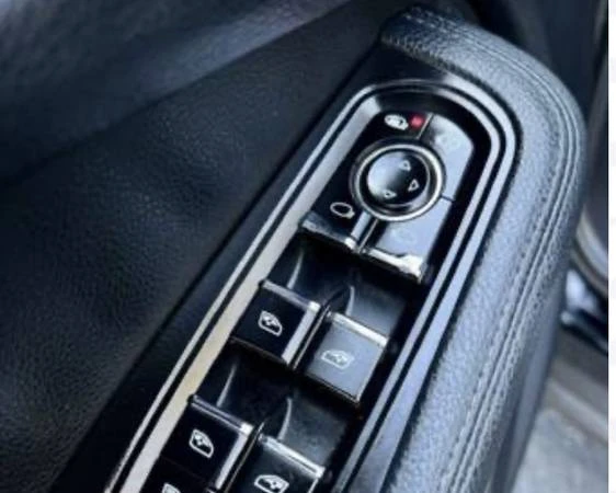 2015 Porsche Macan Turbo - Image 6 of 11