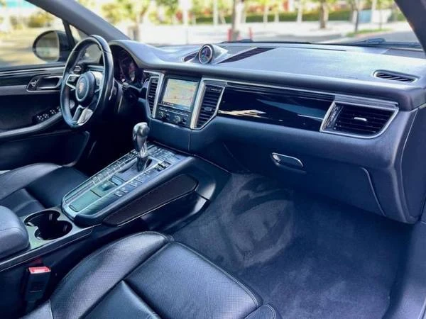 2015 Porsche Macan Turbo - Image 8 of 11