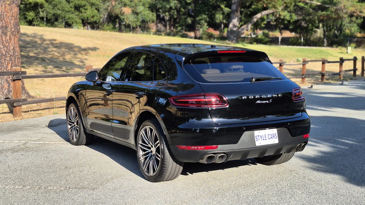 2015 Porsche Macan S - Image 17 of 31