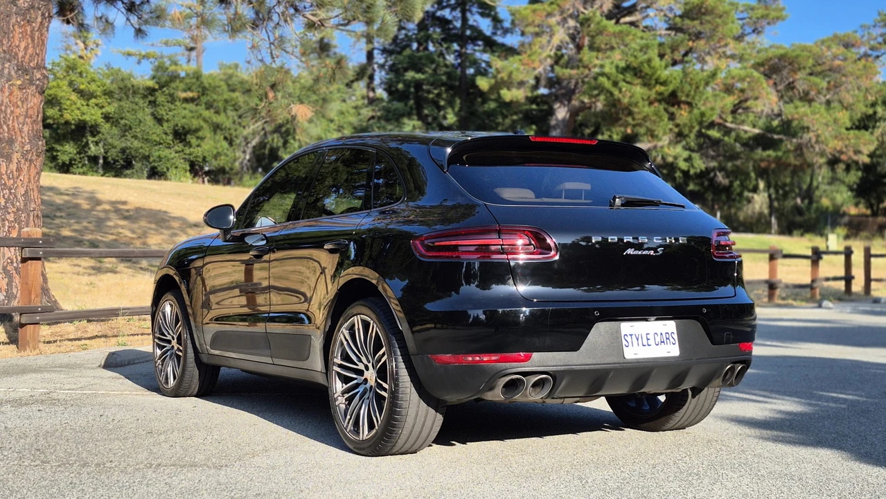 2015 Porsche Macan S - Image 18 of 31