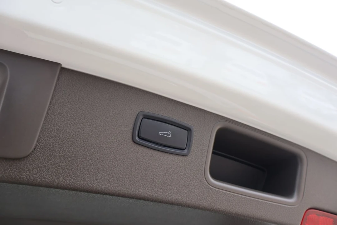 2015 Porsche Macan S - Image 10 of 31