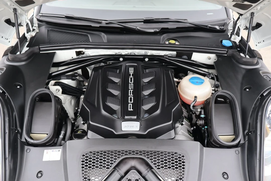 2015 Porsche Macan S - Image 12 of 31