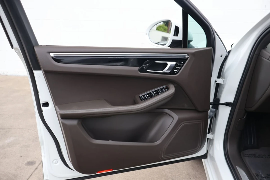 2015 Porsche Macan S - Image 14 of 31
