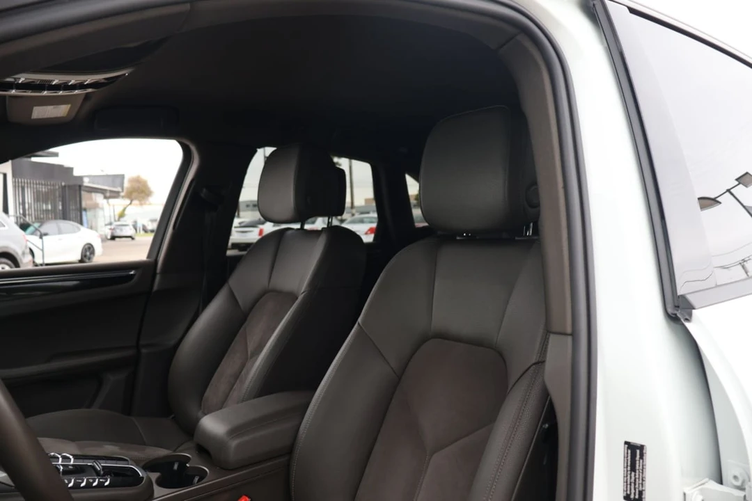 2015 Porsche Macan S - Image 16 of 31