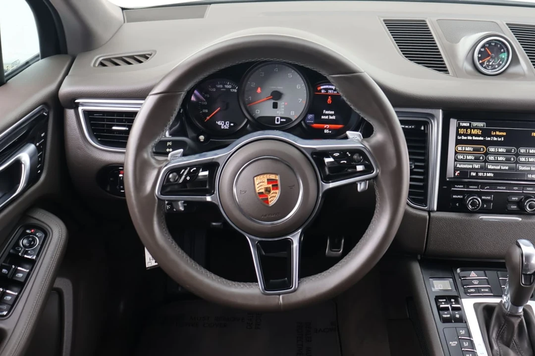 2015 Porsche Macan S - Image 24 of 31