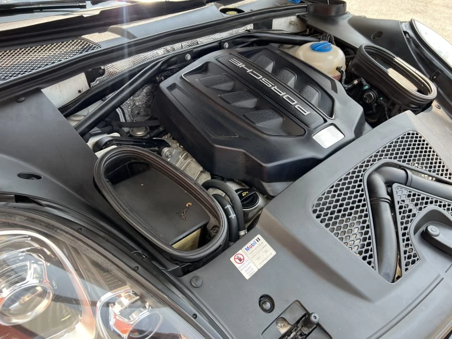 2015 Porsche Macan S - Image 8 of 9