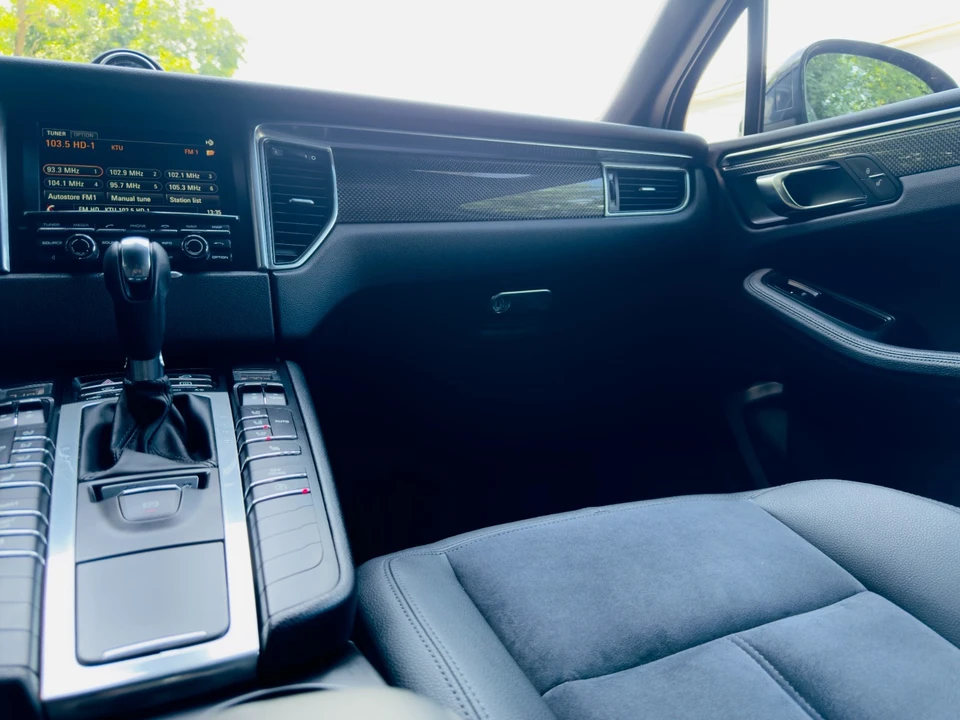 2015 Porsche Macan S - Image 18 of 31