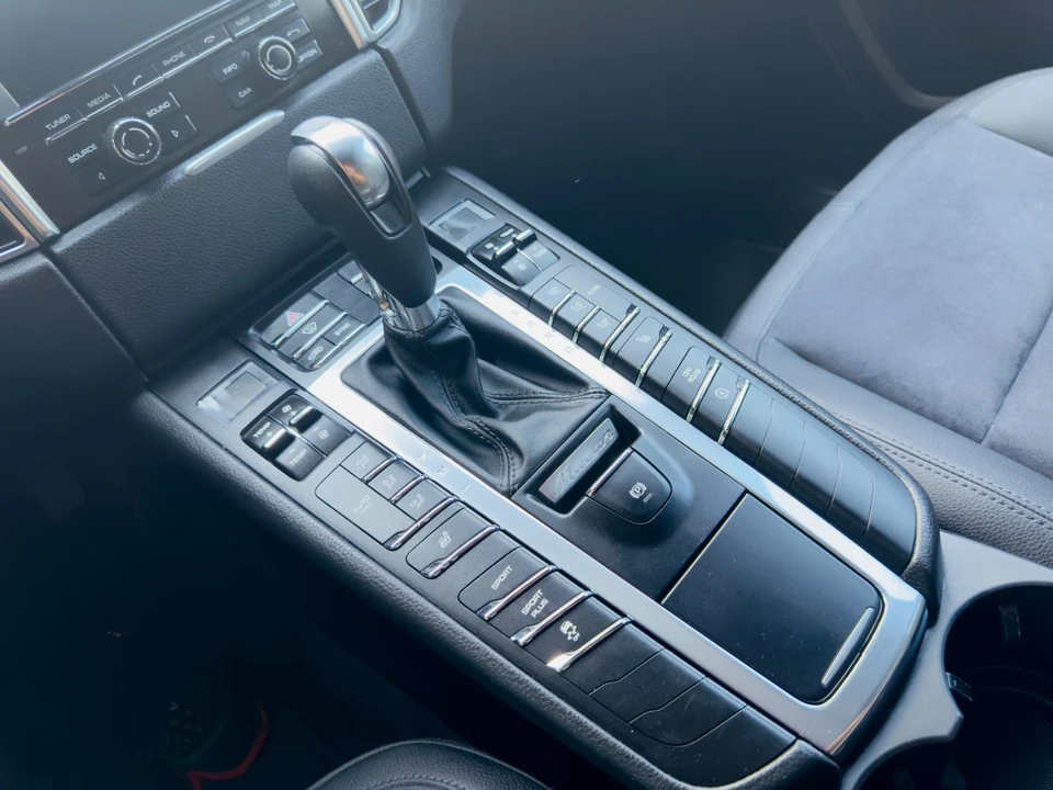 2015 Porsche Macan S - Image 26 of 31