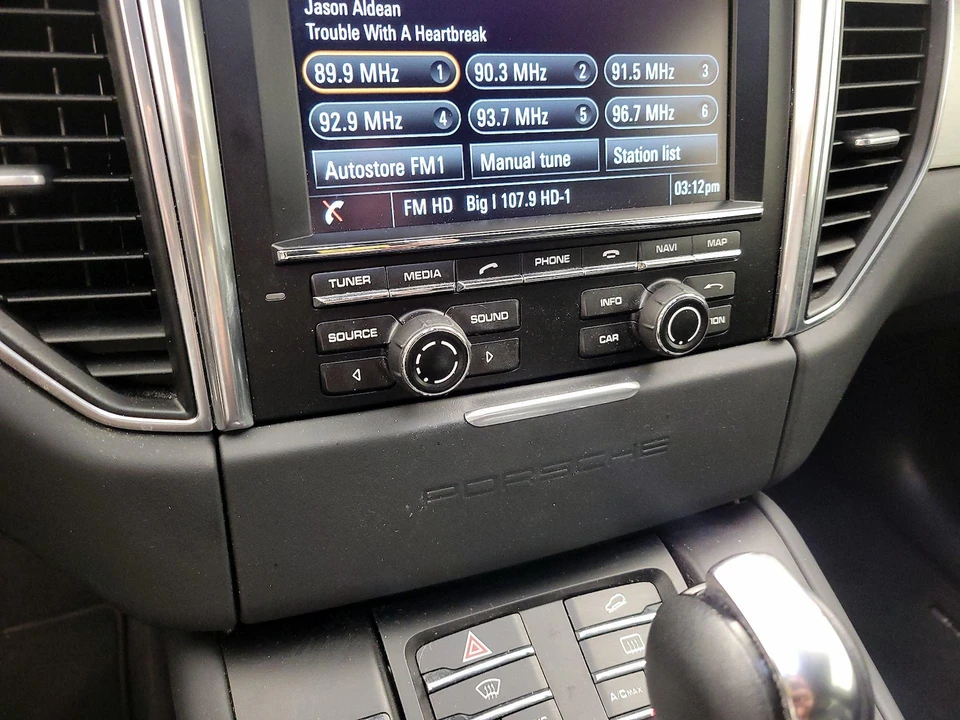 2015 Porsche Macan S - Image 14 of 22