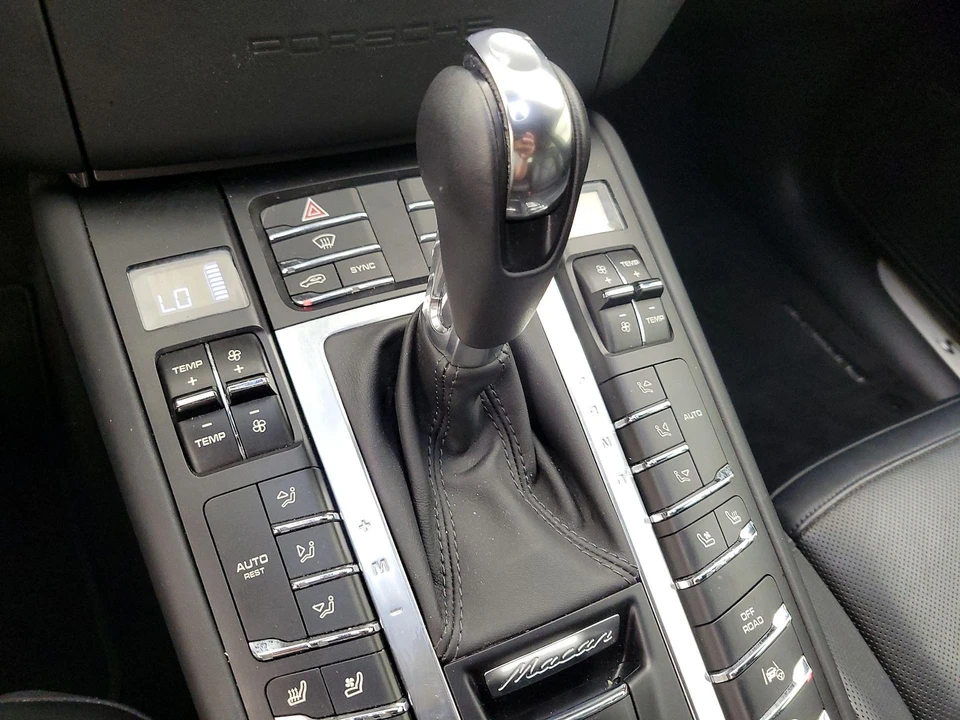 2015 Porsche Macan S - Image 16 of 22