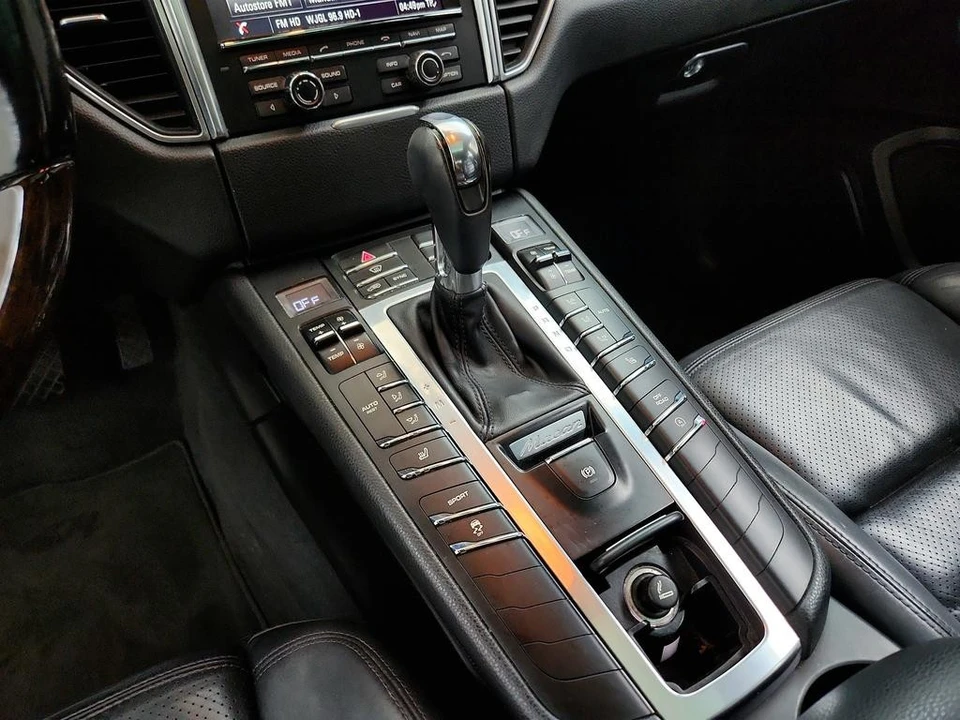 2015 Porsche Macan S - Image 18 of 21