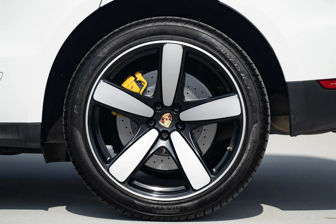 2015 Porsche Macan S - Image 18 of 31