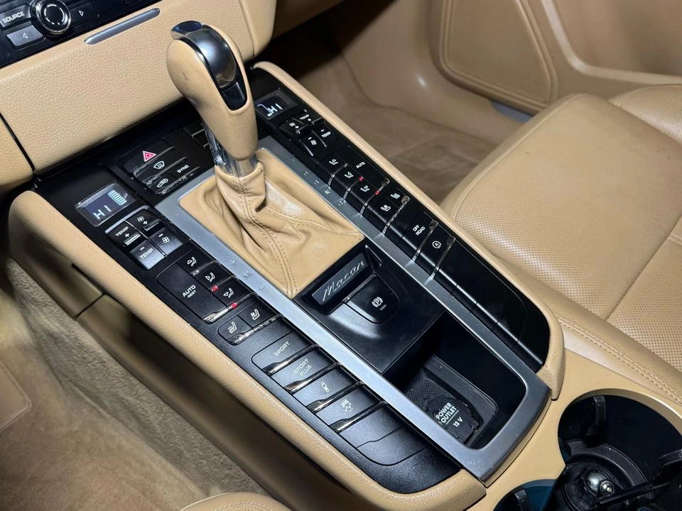 2015 Porsche Macan S - Image 16 of 21